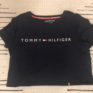 Cropped navy blue Tommy Hilfiger tee shirt